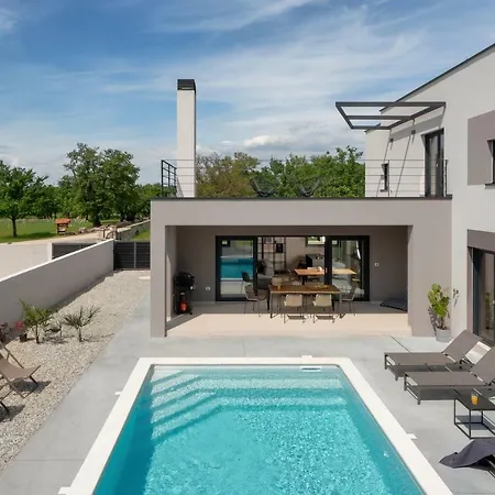 Villa 45 *